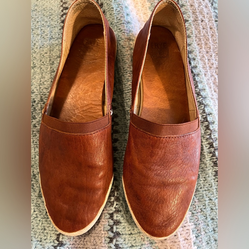 Frye Melanie Cognac Brown Scrunched Leather Slip-On Flats 9 - Picture 3 of 15